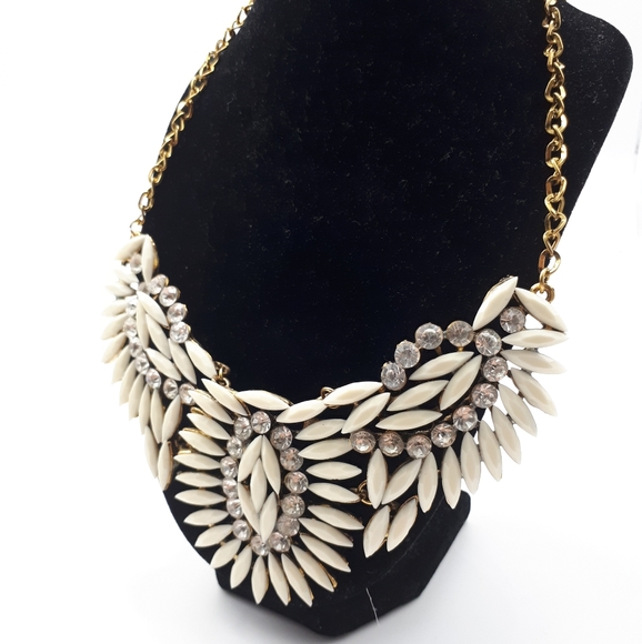 Statement Bib necklace - Picture 2 of 3